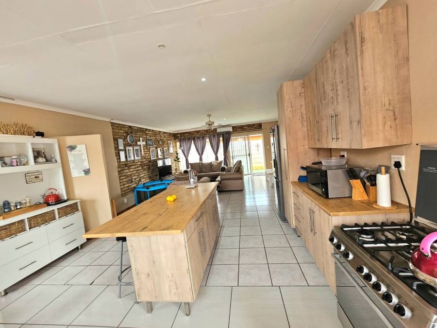 3 Bedroom Property for Sale in Miederpark North West